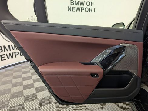 New 2026 BMW i7 xDrive60 w/ Premium Package AWD/4WD image 17