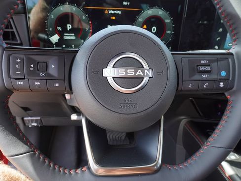 Used 2025 Nissan Kicks SR w/ Interior Electronics Package FWD image 17