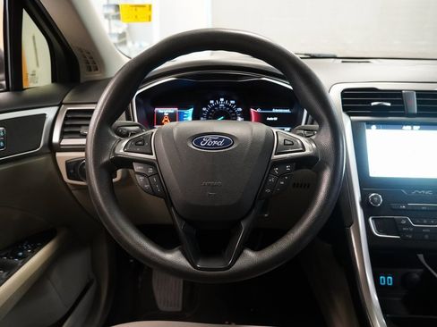 Used 2019 Ford Fusion SE image 17