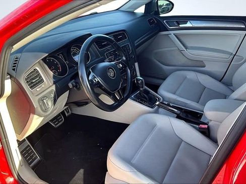 Used 2017 Volkswagen Golf Alltrack S image 16