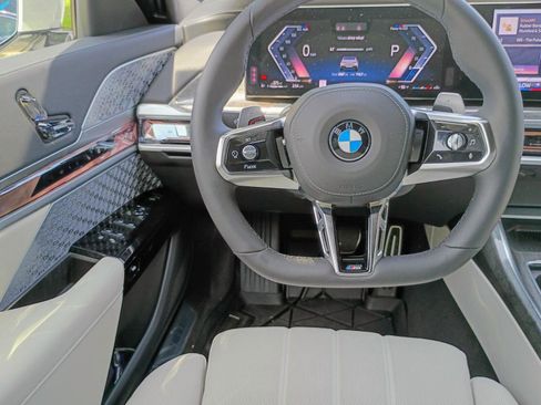 Used 2025 BMW 760i xDrive w/ Executive Package AWD/4WD image 18