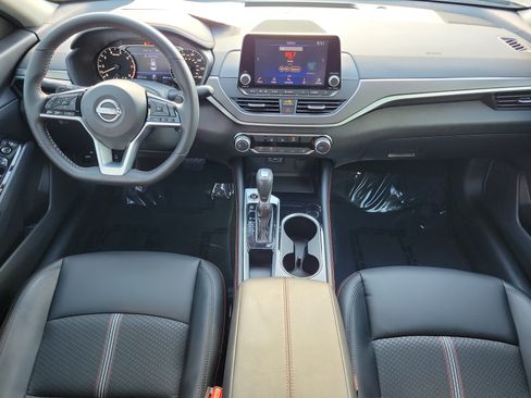 Used 2025 Nissan Altima 2.5 SR FWD image 12