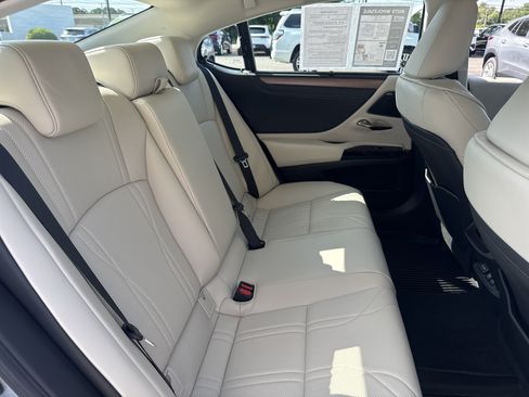 Used 2025 Lexus ES 350 Ultra Luxury FWD image 14
