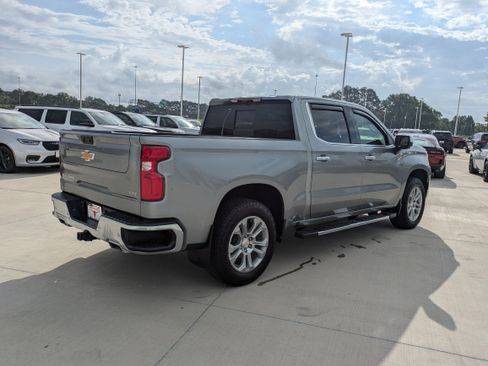 Used 2025 Chevrolet Silverado 1500 LTZ AWD/4WD image 6