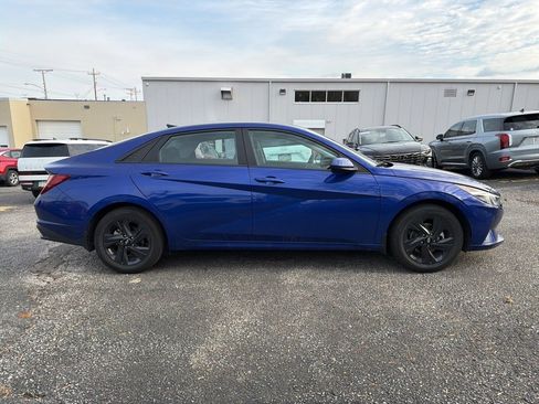 Certified 2022 Hyundai Elantra SEL image 8