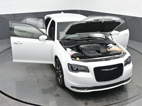 Used 2019 Chrysler 300 S image 62
