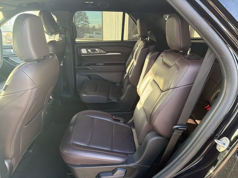 Used 2025 Ford Explorer Platinum image 5
