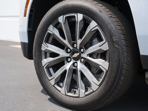 Certified 2026 Chevrolet Suburban High Country w/ Sun And Tow Package AWD/4WD image 35