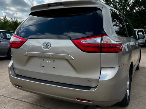 Used 2015 Toyota Sienna LE FWD image 7