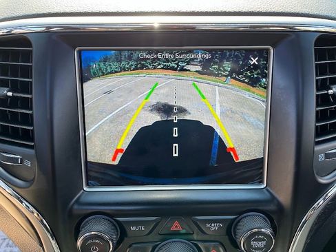 Used 2018 Jeep Grand Cherokee Altitude image 18