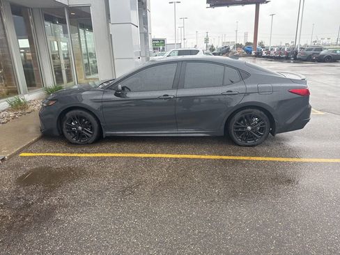 Used 2025 Toyota Camry SE AWD/4WD image 4