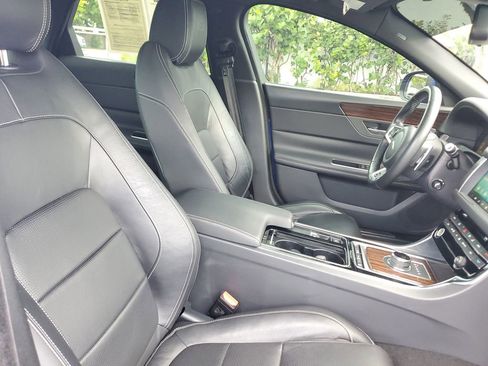 Used 2018 Jaguar XF S image 23