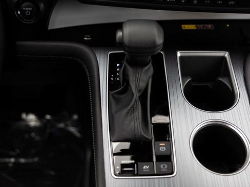 Used 2025 Toyota Sienna LE image 22