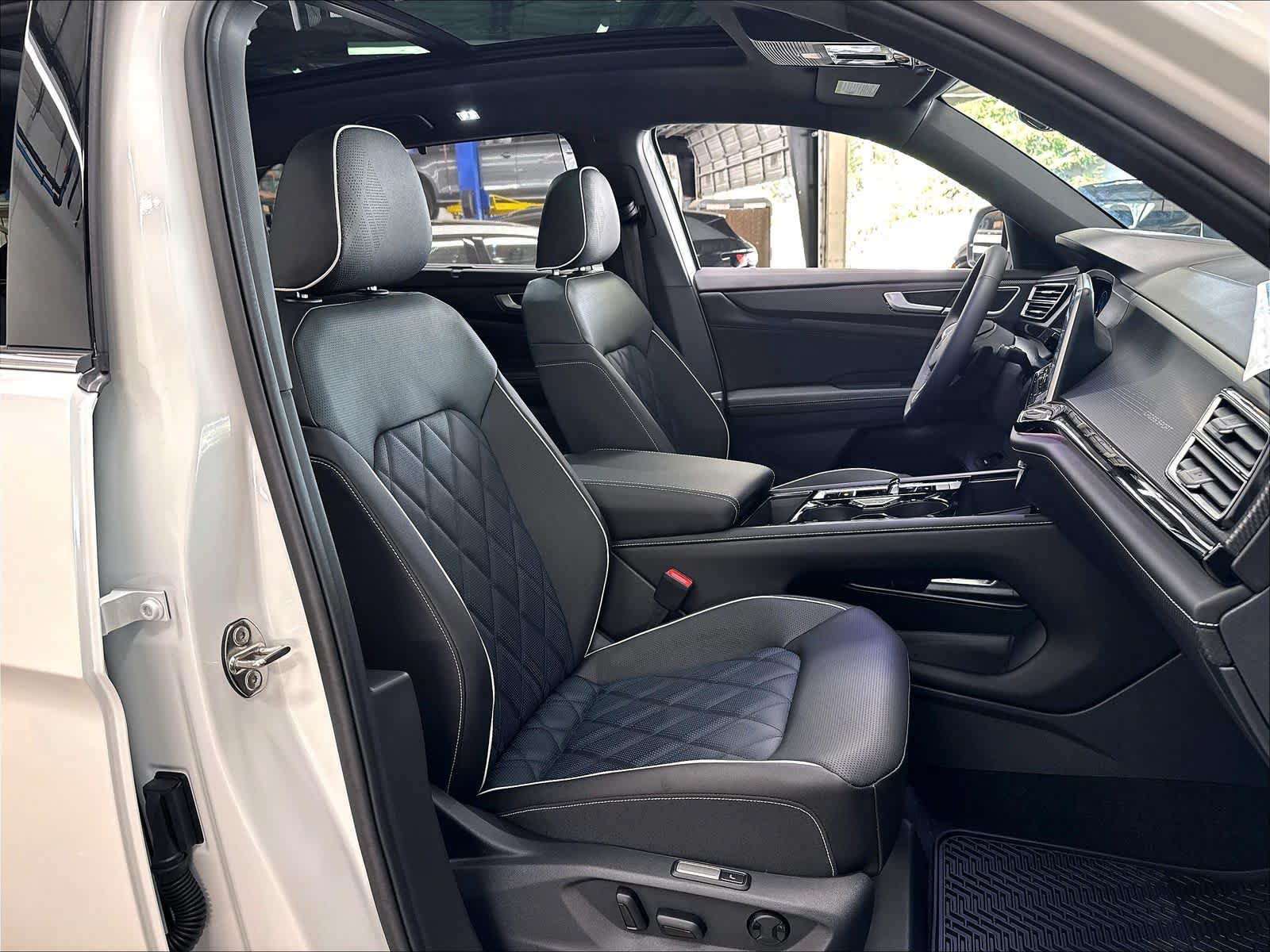 New 2026 Volkswagen Atlas Cross Sport SEL Premium R-Line AWD/4WD image 11