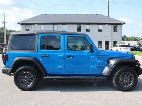 Used 2025 Jeep Wrangler Unlimited Sport AWD/4WD image 6