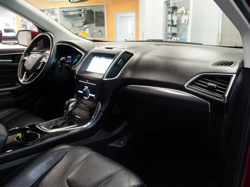 Used 2016 Ford Edge Titanium w/ Technology Package image 33