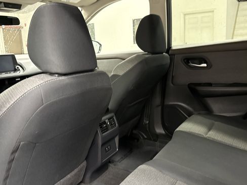 Used 2023 Nissan Rogue SV image 14