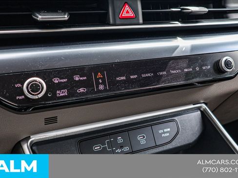 Used 2025 Kia Carnival FWD image 34