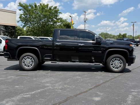 Used 2023 Chevrolet Silverado 3500 High Country w/ Safety Package II AWD/4WD image 9