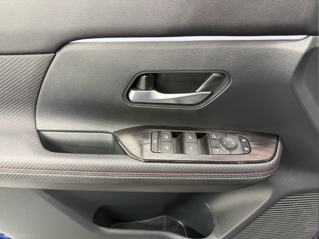 Used 2025 Nissan Kicks SR FWD image 13