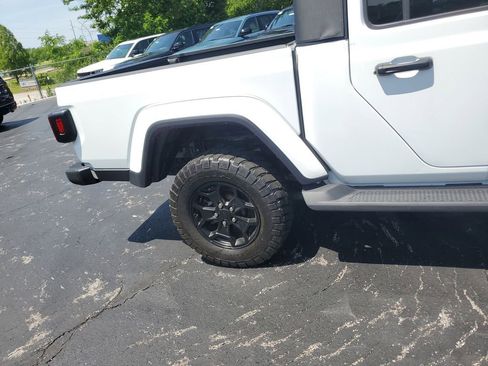 Certified 2023 Jeep Gladiator Sport AWD/4WD image 5