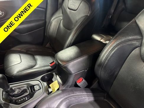 Used 2019 Jeep Cherokee Limited w/ Technology Group AWD/4WD image 8