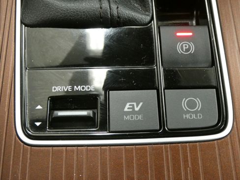 Certified 2024 Toyota Sienna LE image 17