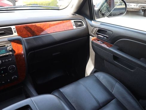 Used 2014 Chevrolet Suburban LT AWD/4WD image 23