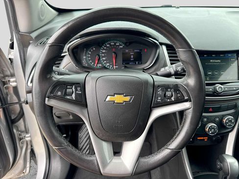 Used 2019 Chevrolet Trax LT w/ LT Convenience Package AWD/4WD image 21