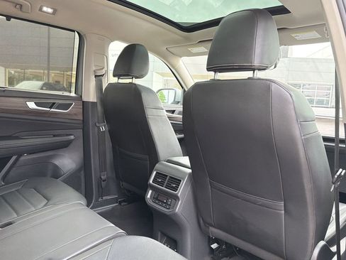 Used 2024 Volkswagen Atlas SEL AWD/4WD image 18