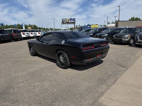 Used 2015 Dodge Challenger SXT RWD image 3
