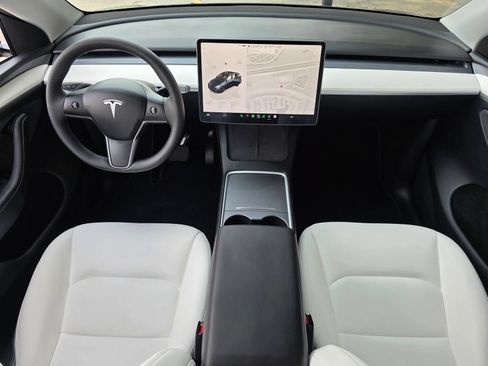 Used 2024 Tesla Model Y Long Range AWD/4WD image 13