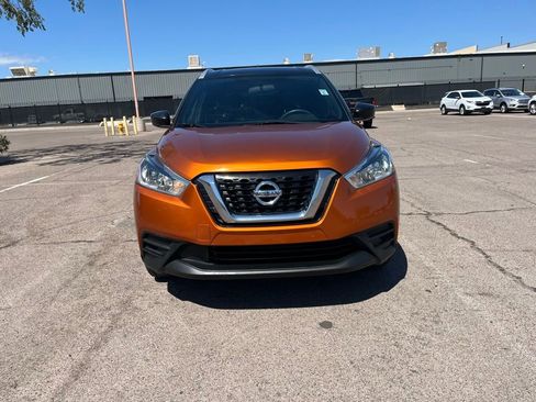 Used 2018 Nissan Kicks SV image 3