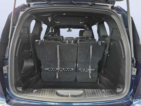 Used 2025 Chrysler Pacifica Select FWD image 16