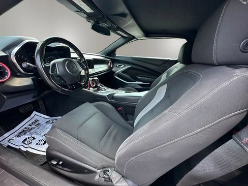 Used 2018 Chevrolet Camaro LT RWD image 9