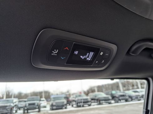 New 2026 Chrysler Pacifica Select w/ S Appearance Package image 32