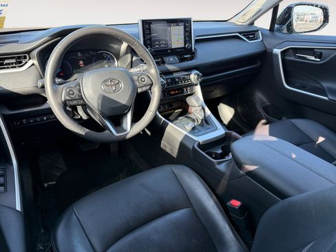 Used 2020 Toyota RAV4 Limited image 15