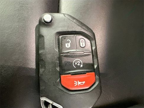 Used 2022 Jeep Wrangler Unlimited Sahara image 17