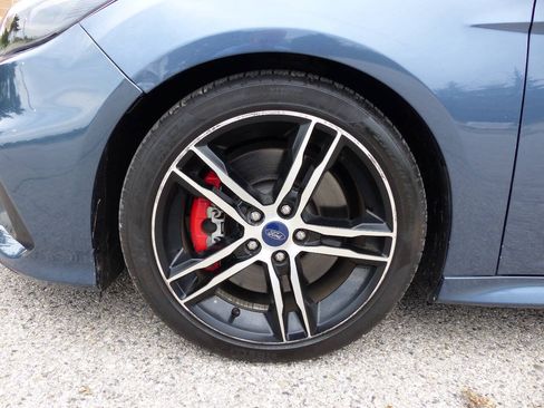 Used 2018 Ford Focus ST w/ Equipment Group 402A FWD image 18