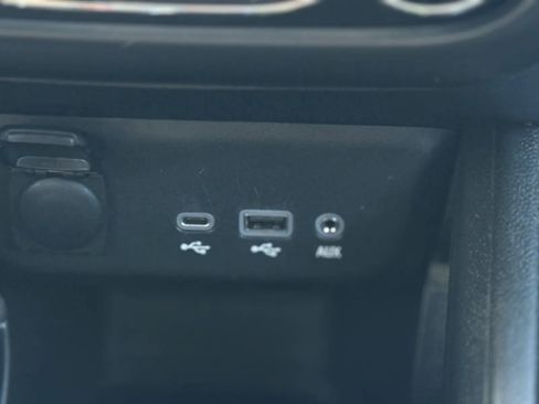 Used 2023 Chevrolet TrailBlazer RS image 32