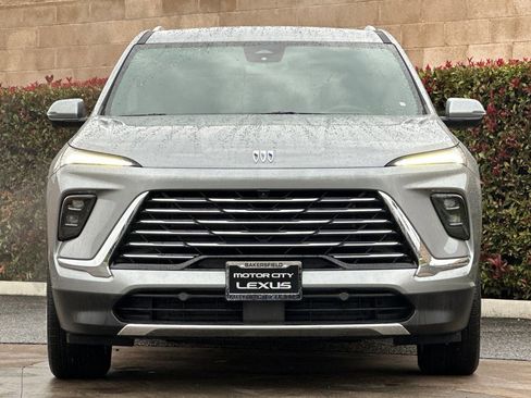 Used 2025 Buick Enclave Preferred image 10