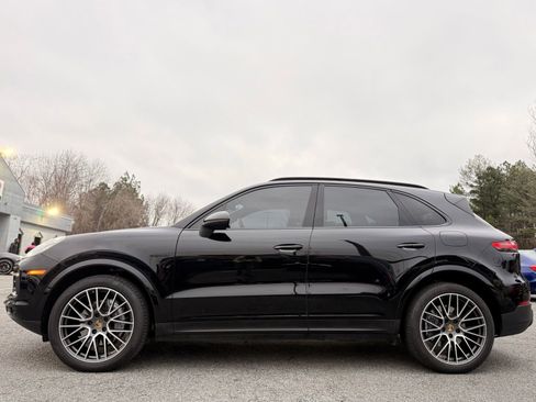 Used 2019 Porsche Cayenne E-Hybrid image 2
