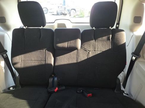 Used 2013 Dodge Grand Caravan SE FWD image 12