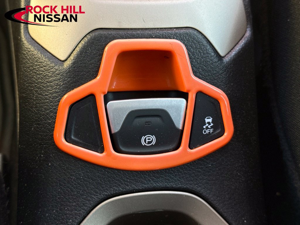 Used 2015 Jeep Renegade Latitude w/ Popular Equipment Group FWD image 37
