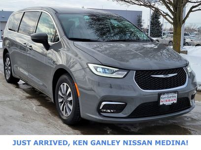 Used 2023 Chrysler Pacifica Touring-L