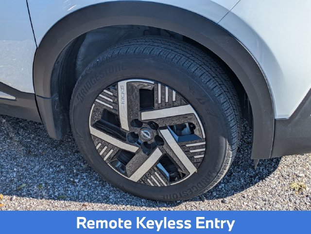 Used 2025 Nissan Kicks SV FWD image 6