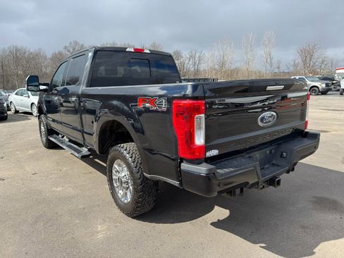Used 2019 Ford F250 XLT w/ XLT Premium Package image 3