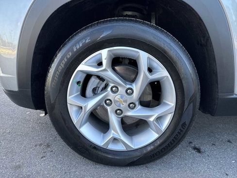 Used 2024 Chevrolet Trax LS w/ LS Convenience Package image 12