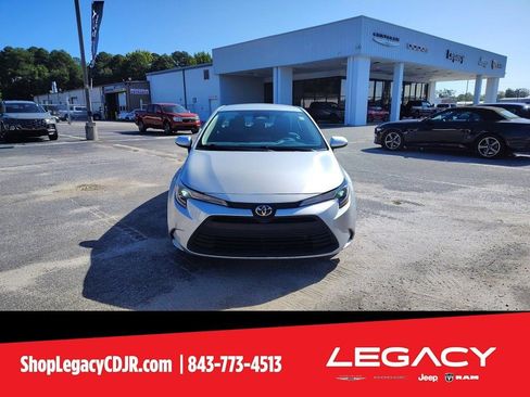 Used 2023 Toyota Corolla LE image 3