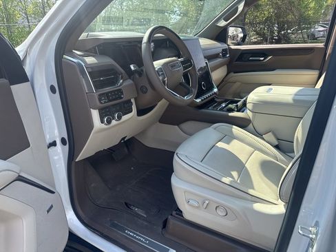 Certified 2025 GMC Yukon Denali w/ Denali Reserve Package image 9